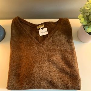 Gauzy lightweight boutique sweater - new!